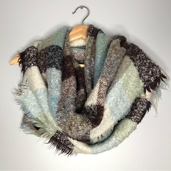 Amanda Blu Scarf Multicolored Plaid Winter Scarf Cover Fringed Edge 76" x 26" - Picture 3 of 4